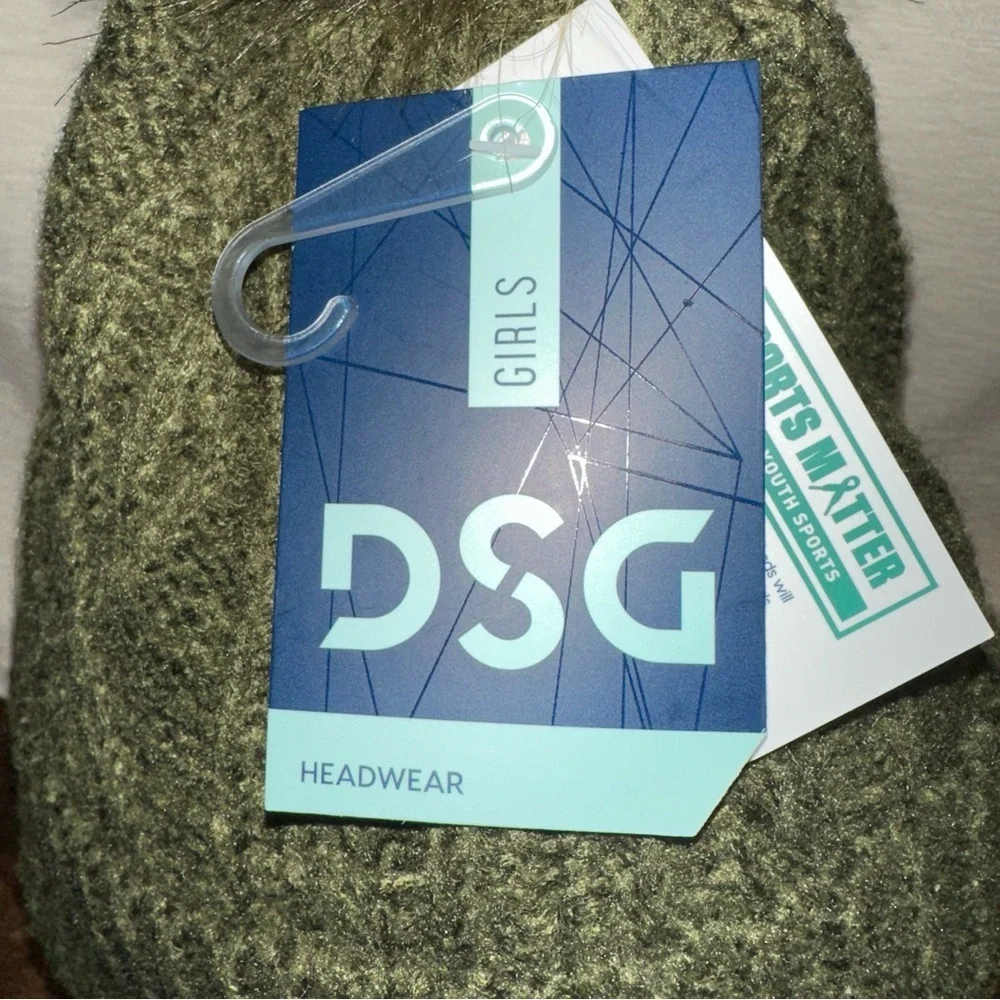 DSG Hat Girls OSFM Olive Green Cable Knit Faux Fur Pom Pom Beanie Headwear NWT